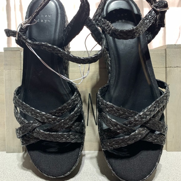 A New Day Sandals SZ - 9.5 - Picture 2 of 3
